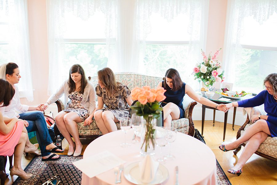 pre-wedding-prayer-group-in-brides-room