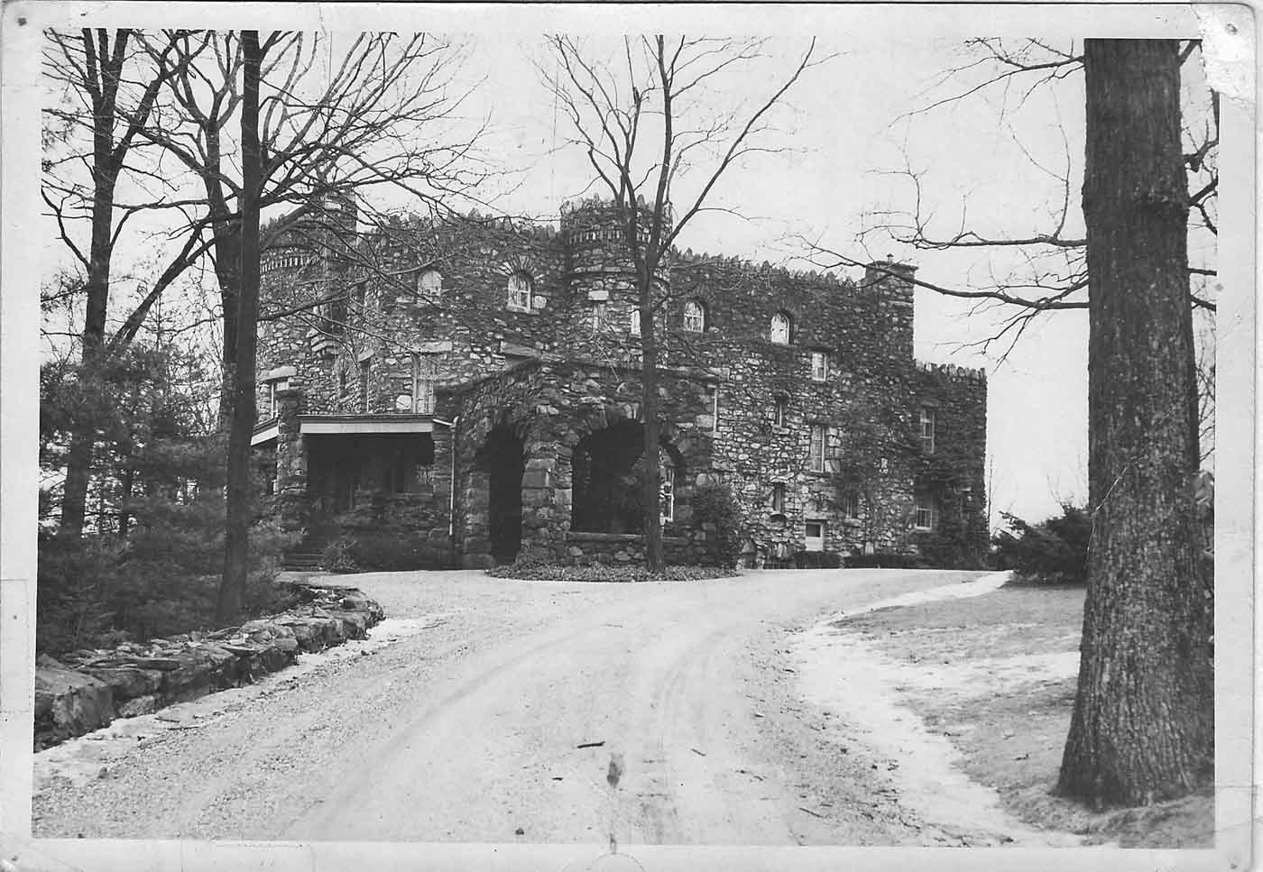 hearthstone-from-driveway-beautiful-stone-castle