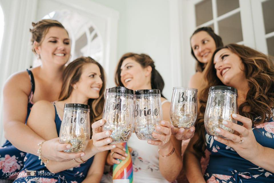 tarrywile-hikers-bride-with-bridesmaids-and-custom-goblets