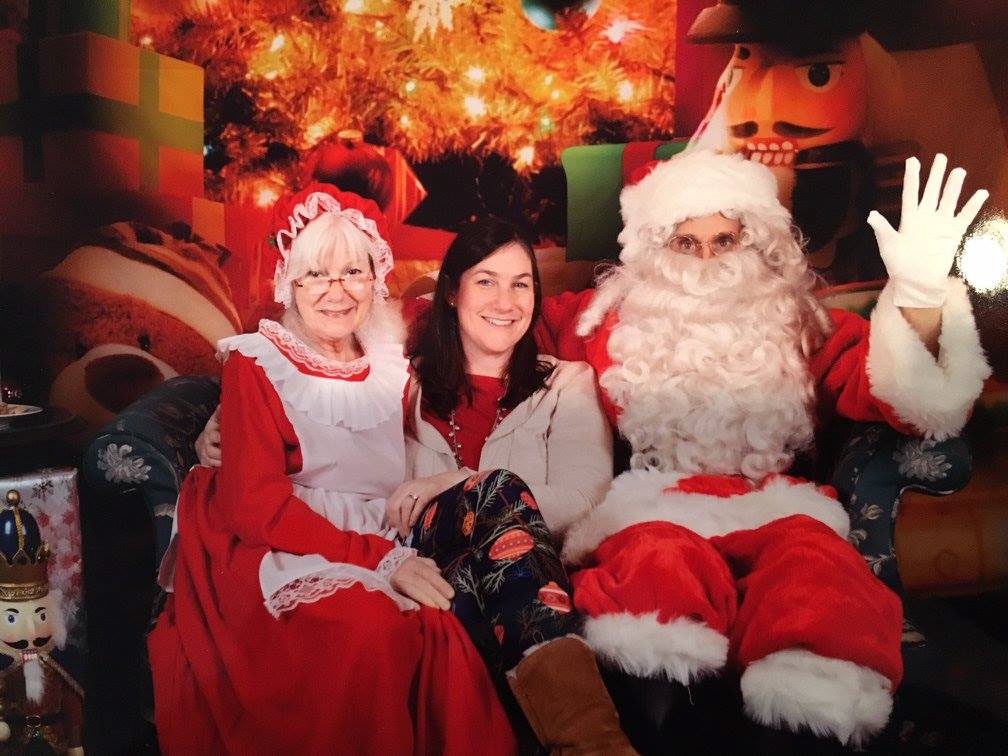 santa-mrs-claus-with-meghan-posing-for-picture