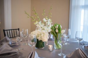 Spring white with the elegance of silver linens